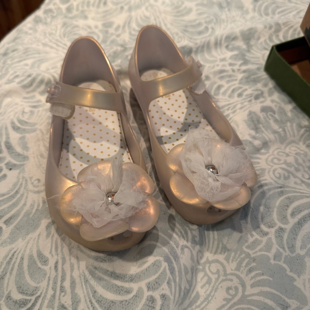 Girls Mini Melissa pearly white Flower Mary Jane Shoes size 10